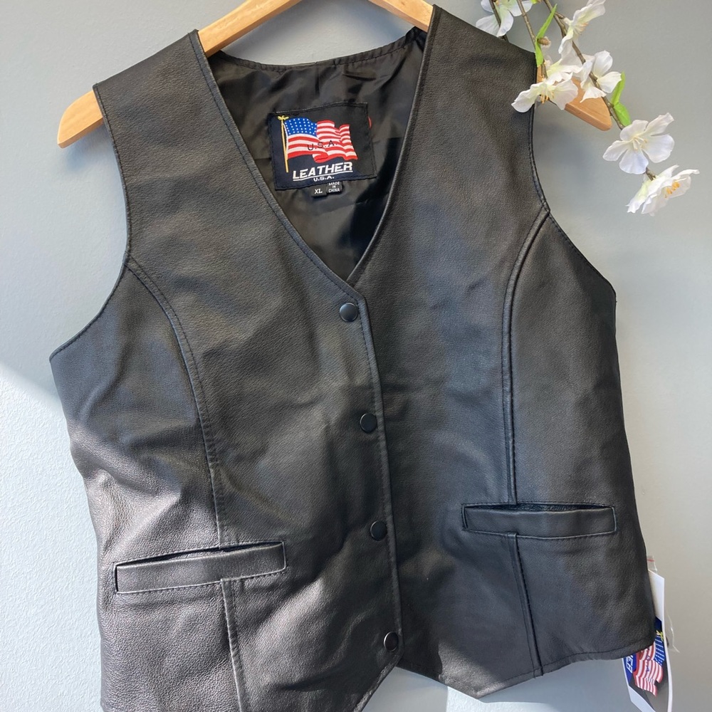 Leather U.S.A. Vest Black Snaps 2-Pockets New With Tags (suns small) (L)
